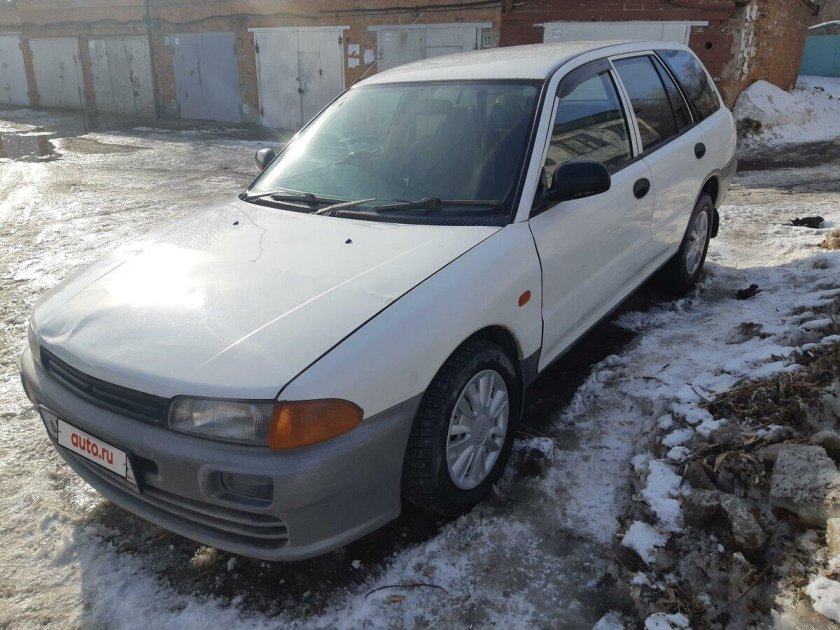 Мицубиси либеро 2001