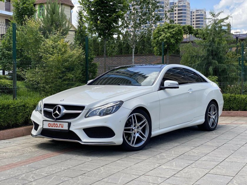 Mercedes e 212 Coupe