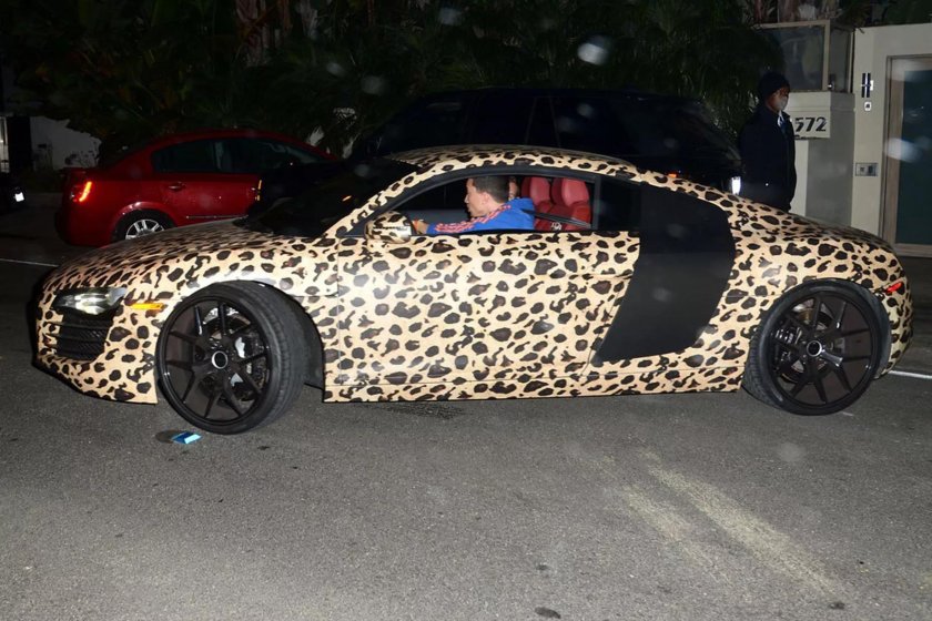 Леопардовая машина Бибера