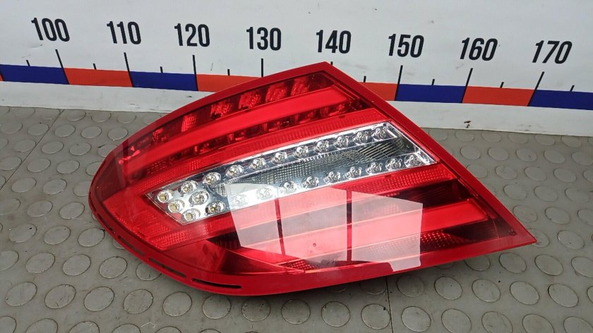 Фонарь задний правый mercedes