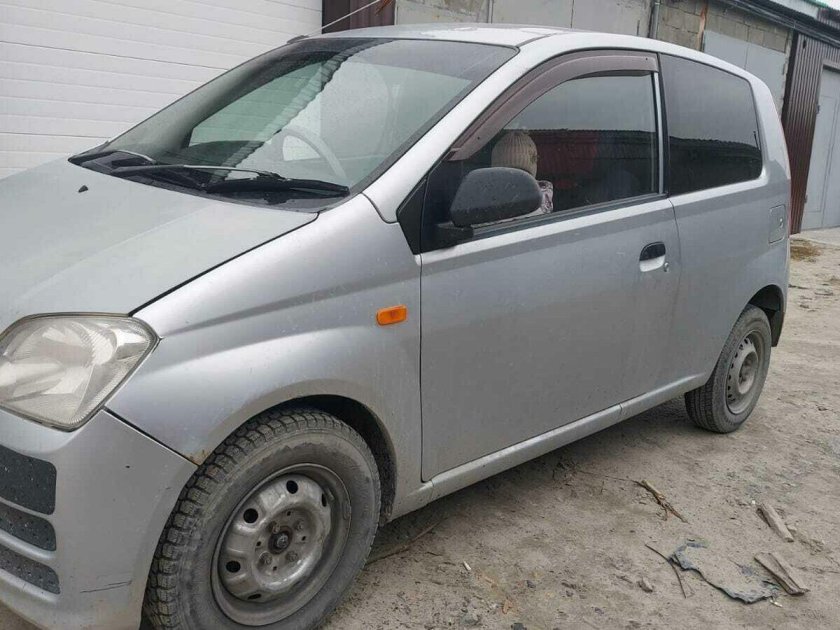 Daihatsu Mira 2006
