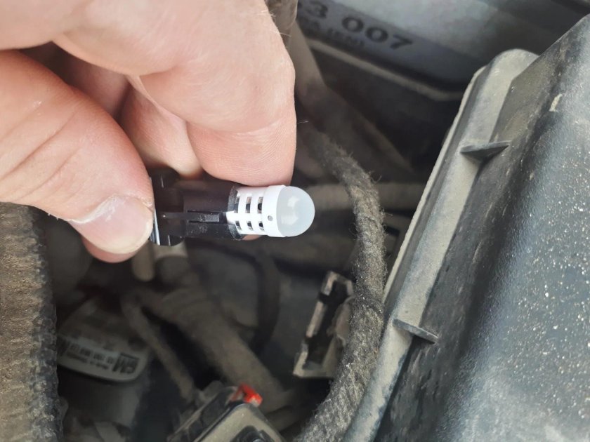 Лампа габарита Opel Astra h