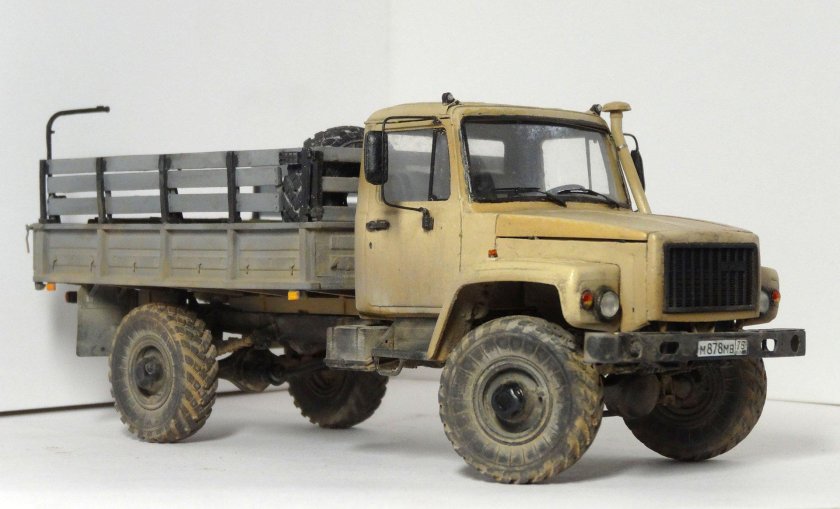 Грузовик ГАЗ 3308 Садко армейский