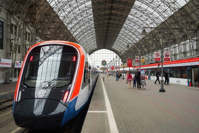 Электропоезд иволга