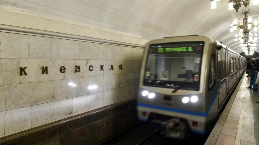 Метро Арбатско Покровская линия Русич