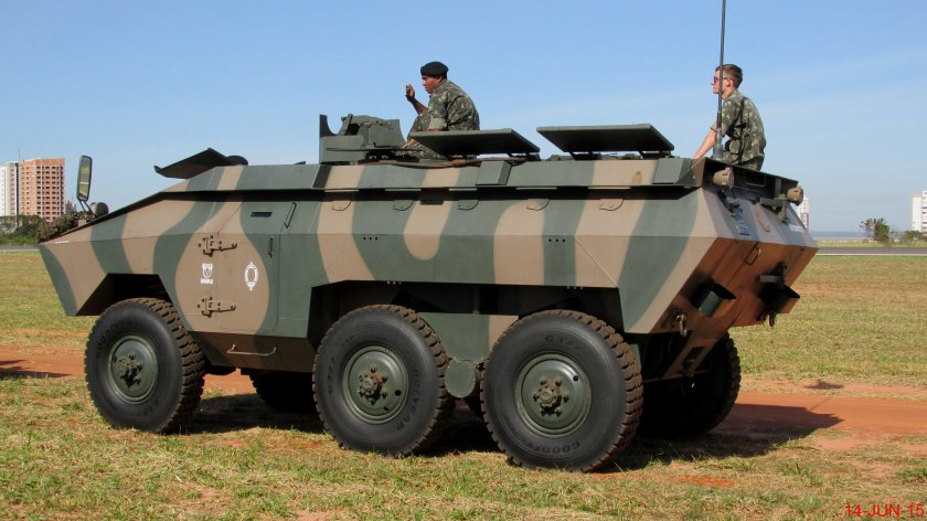 Турецкий бтр fnss pars