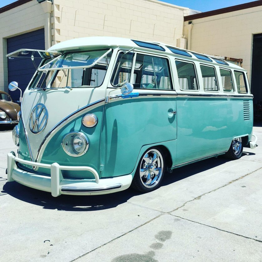 Фольксваген желтый микроавтобус