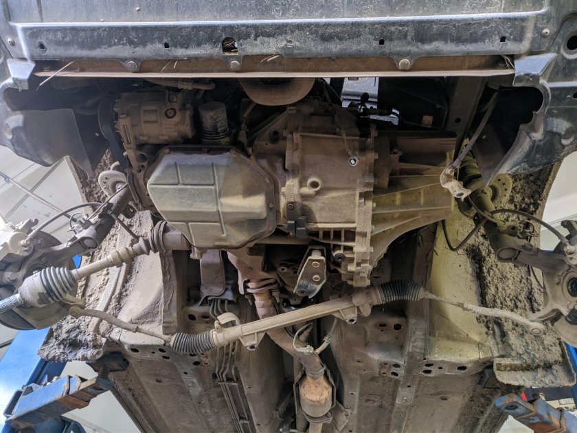 Ниссан х-Трейл т30 снизу