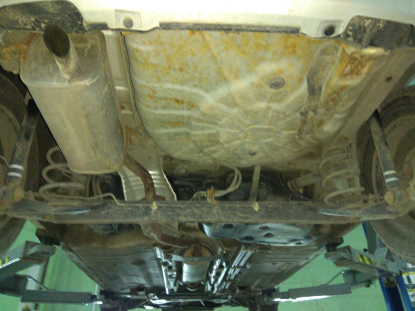 Днище Ниссан ноте е11