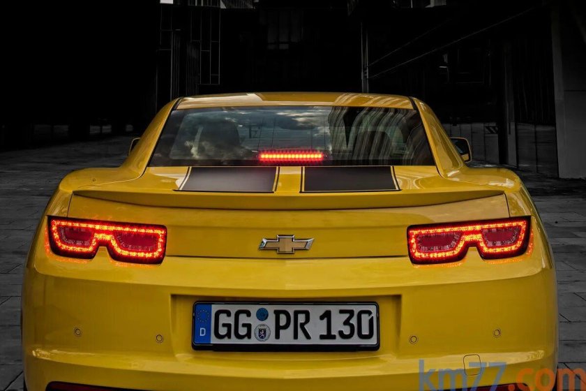 Шевроле Камаро сзади