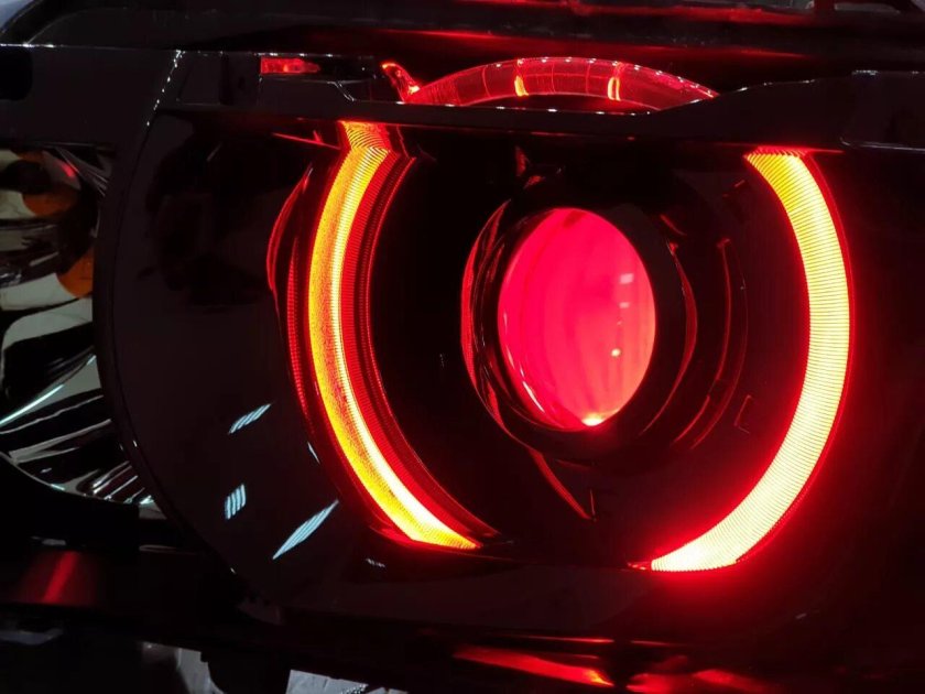 Шевроле Камаро с ангельскими глазками