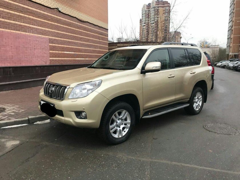 Toyota Land Cruiser Prado 150 золотистый