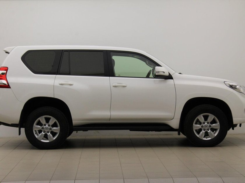 Toyota Land Cruiser Prado 2017 белый