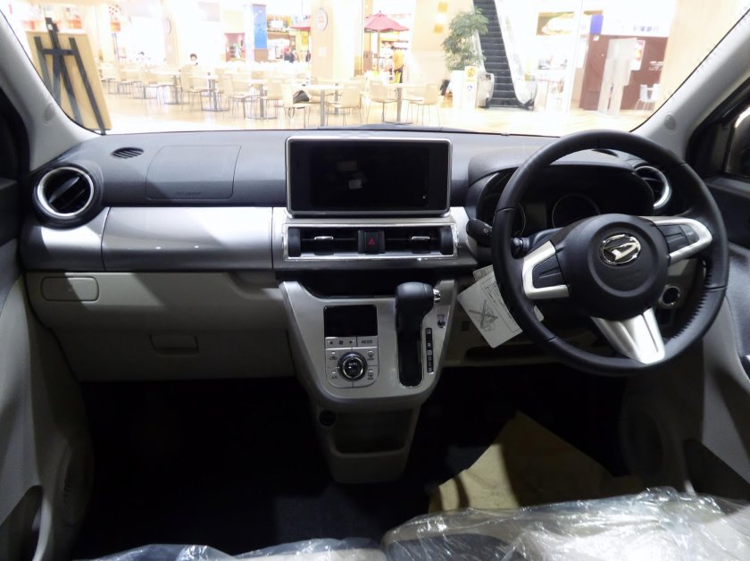 Daihatsu Wake салон