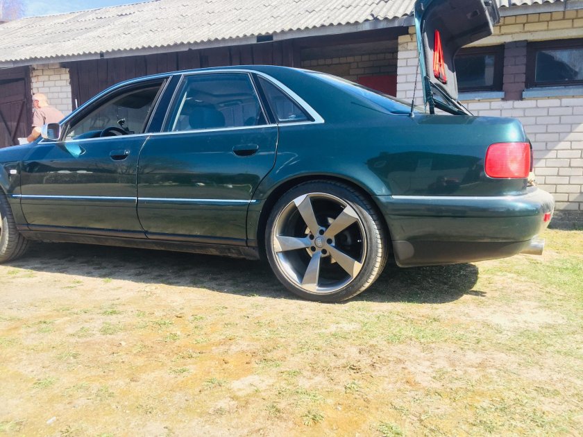 Audi a8 d2 r18