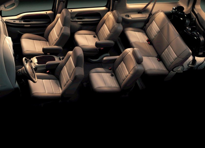 Chevrolet Suburban 2005 салон