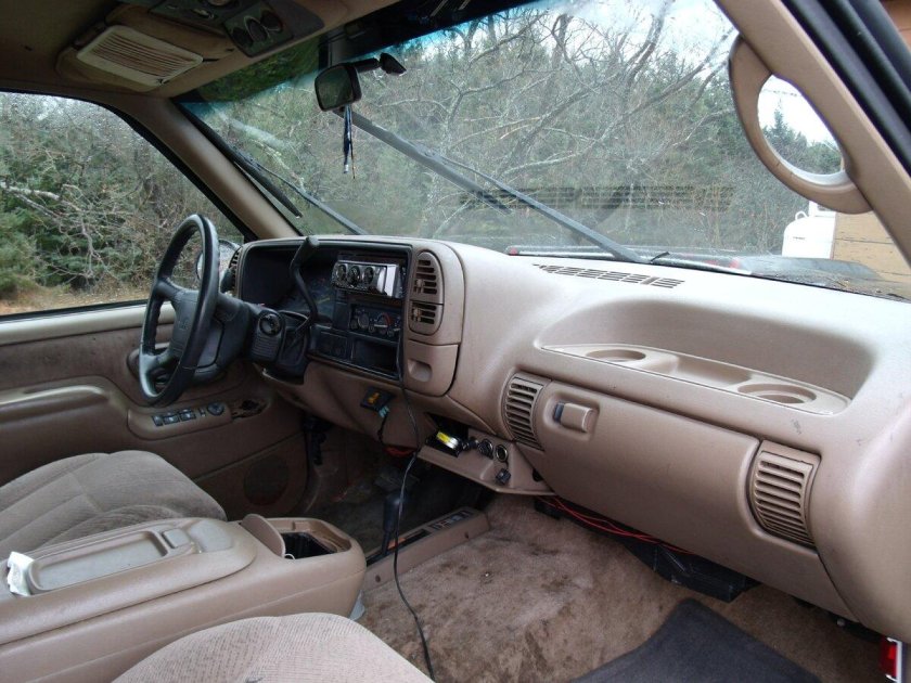 Chevrolet Suburban 1994 Interior