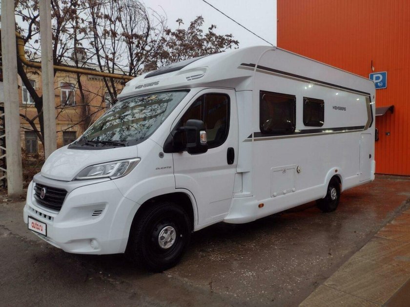 Полуинтегрированный автодом