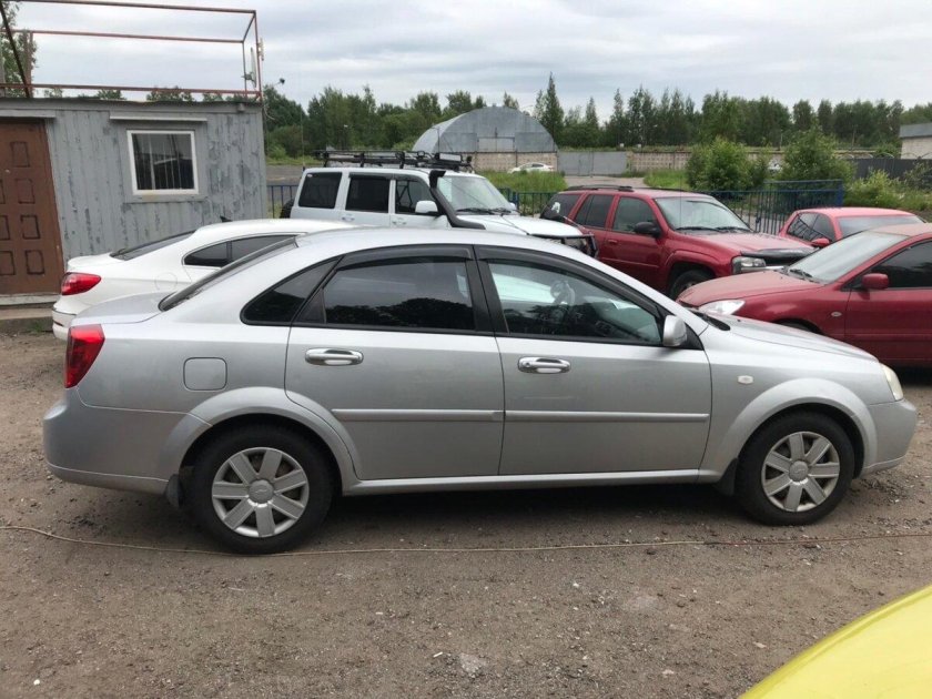 Лачетти седан серебристый