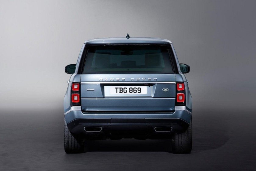 Новый Рендж Ровер сзади