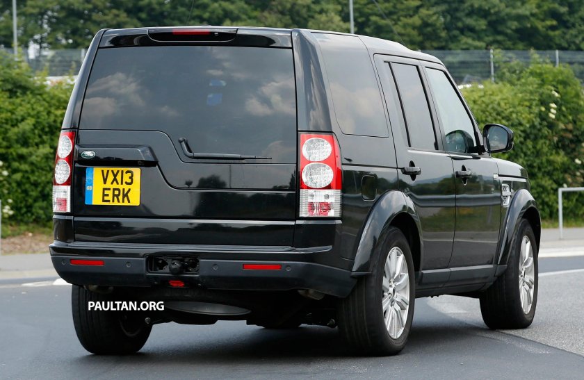 Ленд Ровер Дискавери 4 сзади