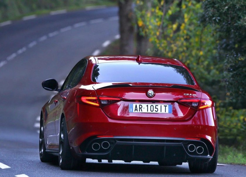 Alfa Romeo Giulia Квадрифолио