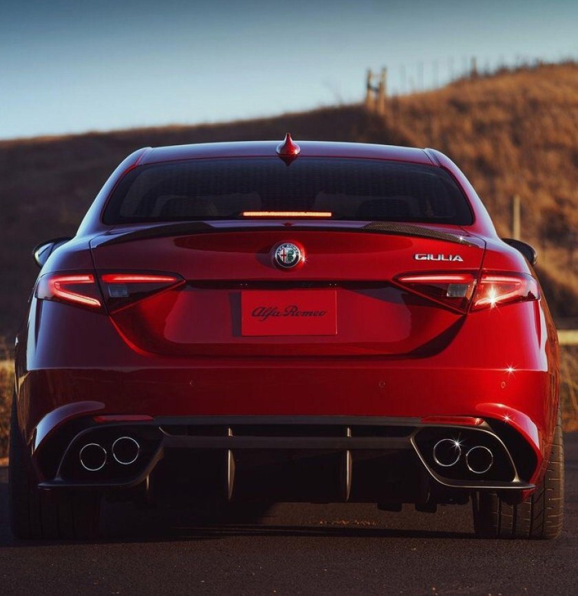 Альфа ромео giulia quadrifoglio