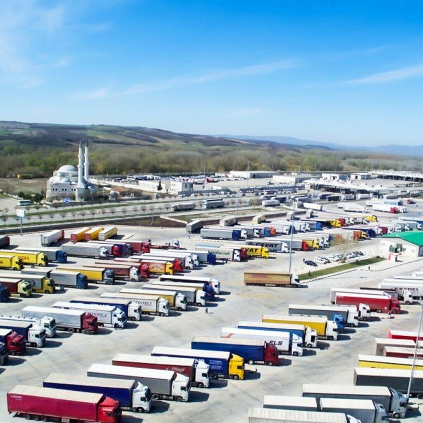 Стоянка грузовиков