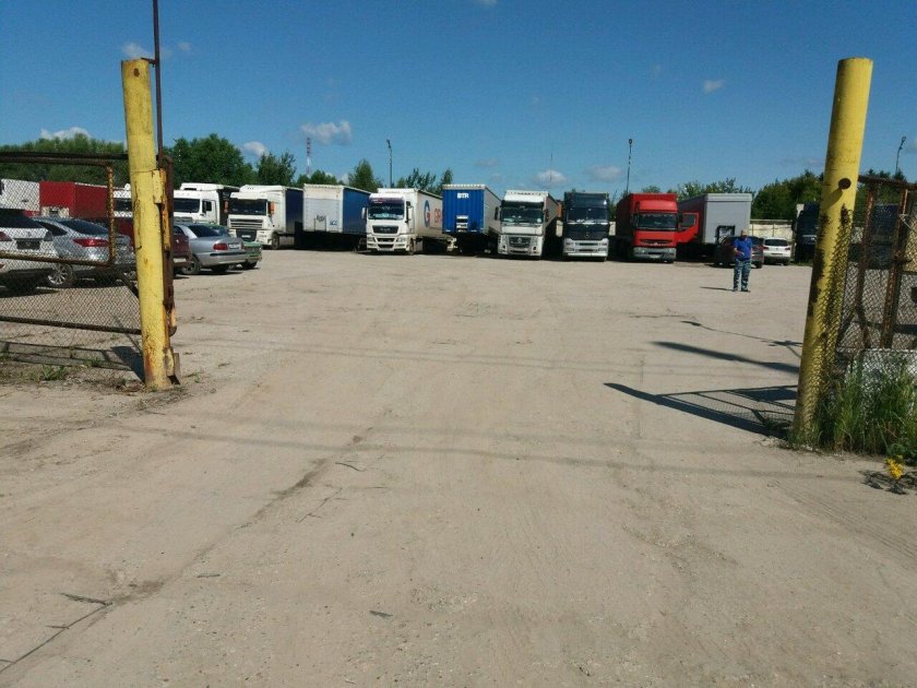 Стоянка грузовых автомобилей