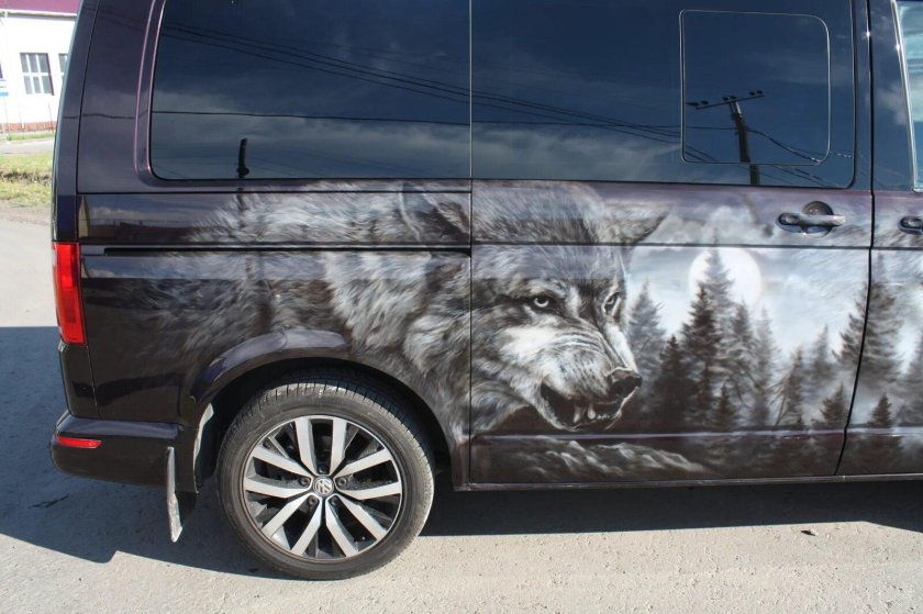 Аэрография волка на авто