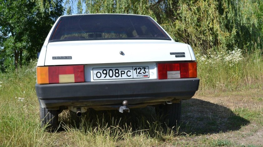 ВАЗ 21099 сзади