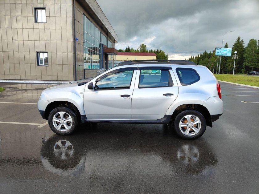 Серая платина Рено Дастер