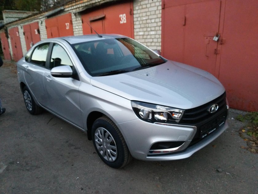 Лада Веста седан платина