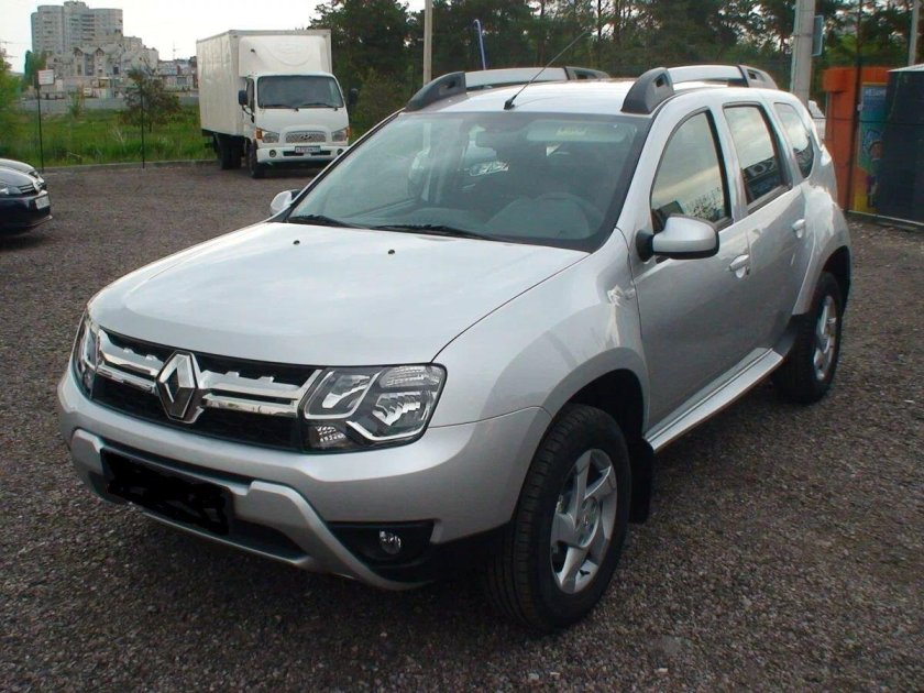 Renault Duster серебристый металлик
