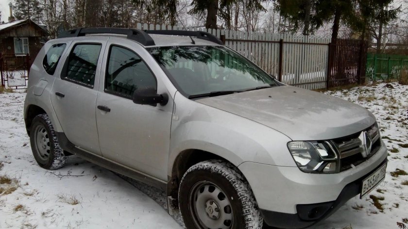 Renault Duster серебристый металлик