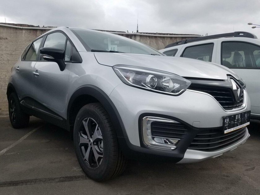 Рено Каптур серый