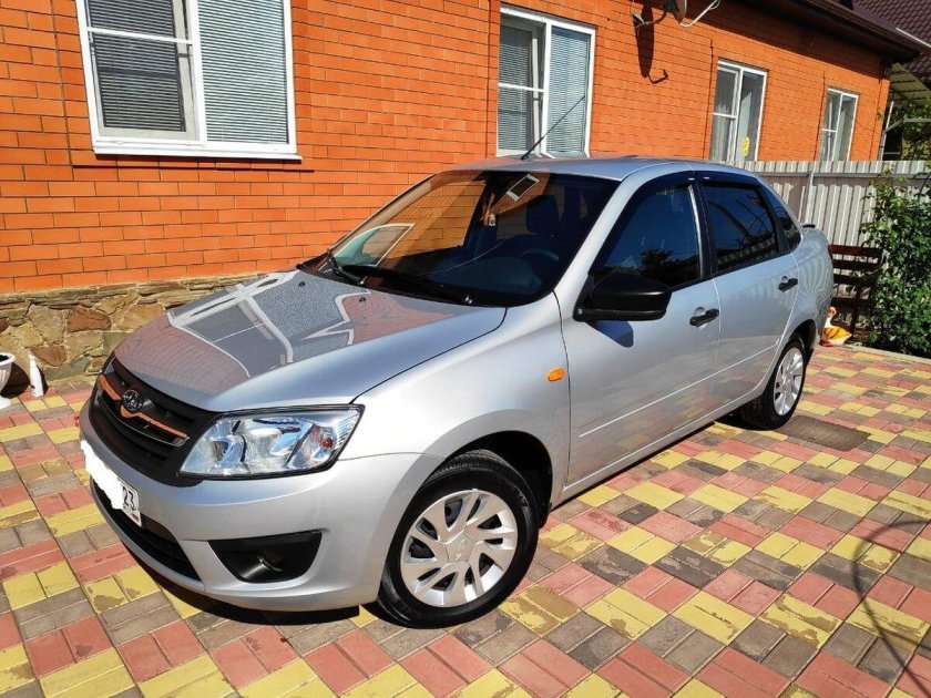 Лада Гранта 2016 года седан Рислинг