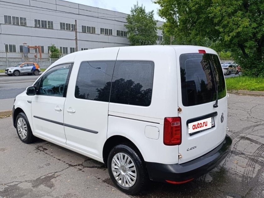 Volkswagen caddy 2013 года
