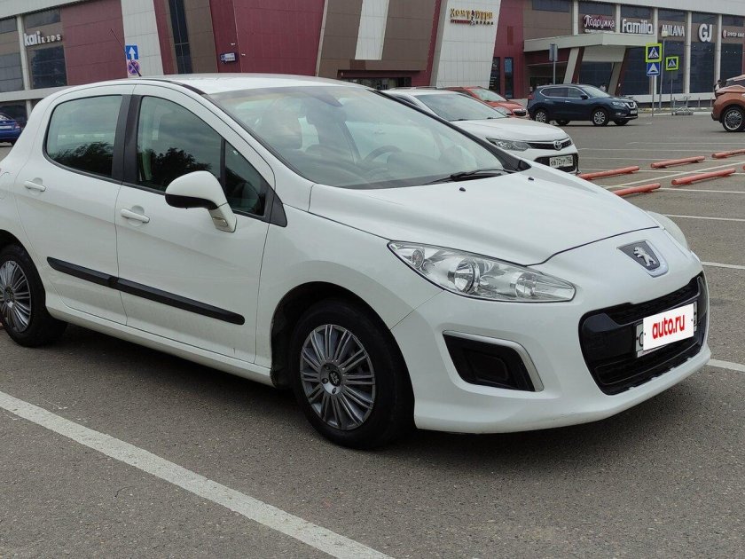 Peugeot 308 2011 белый