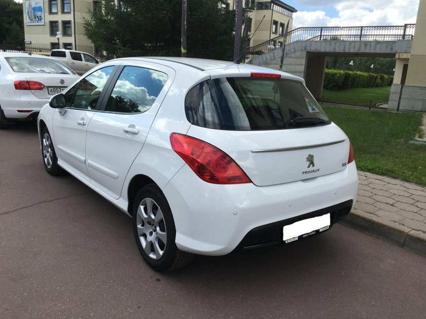 Пежо 308 2011 белый