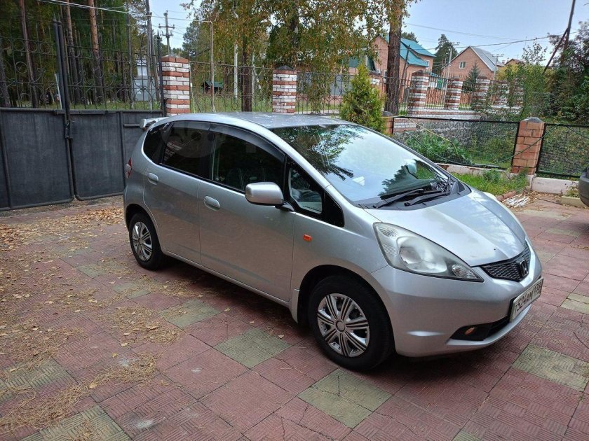 Honda fit 2011 гибрид