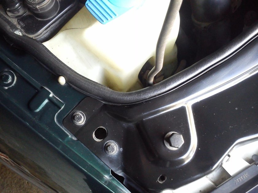 Болт капота Шкода Октавия