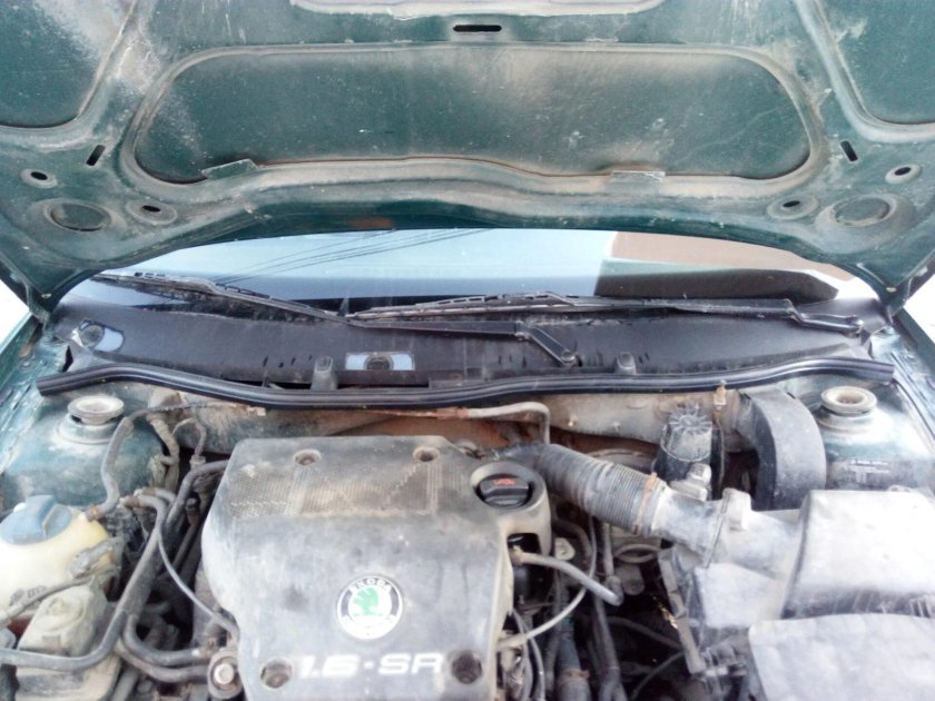 Уплотнитель капота Шкода Октавия тур а4