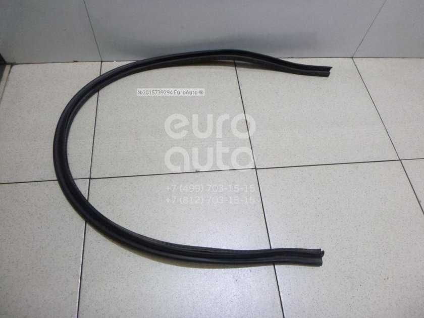 Уплотнитель капота VW Tiguan 2007-2011 5n0823723b