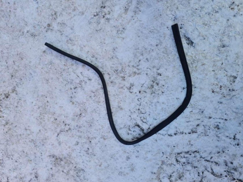 Уплотнитель капот Шкода Октавия а7