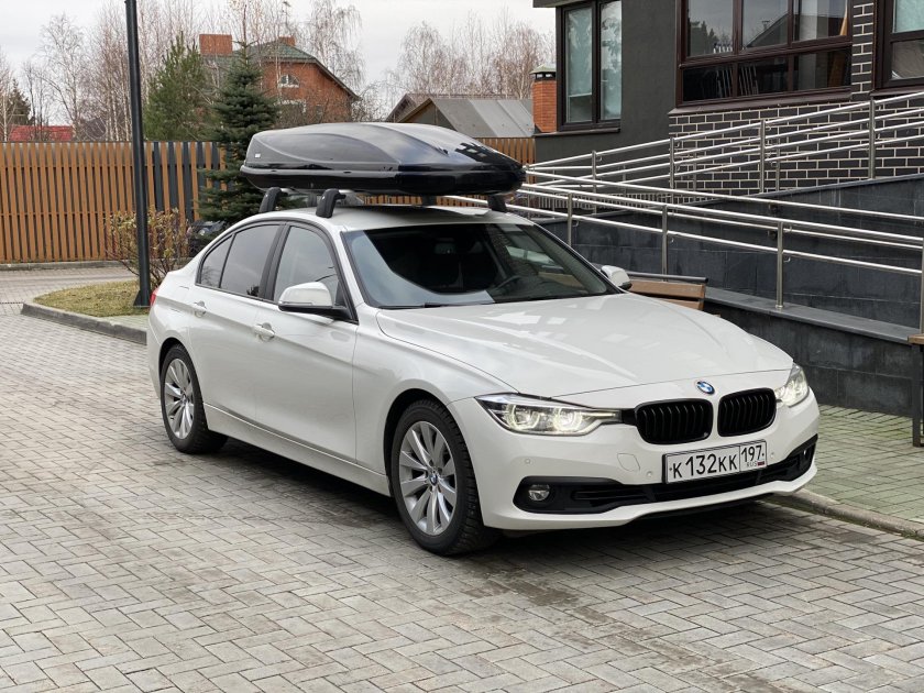 BMW f30 с багажником на крыше