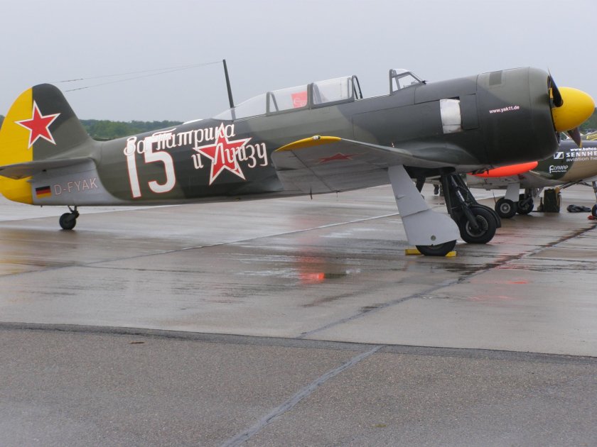 Самолёт як-11