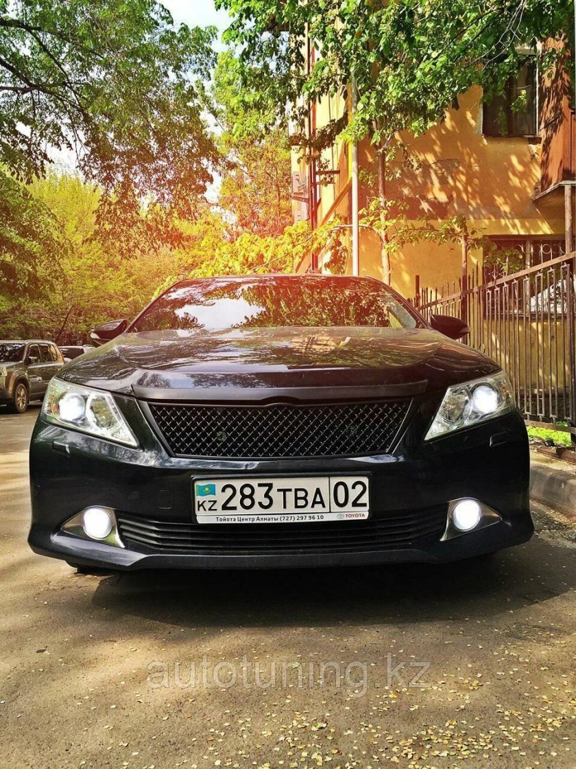 Камри 40 с черной решеткой