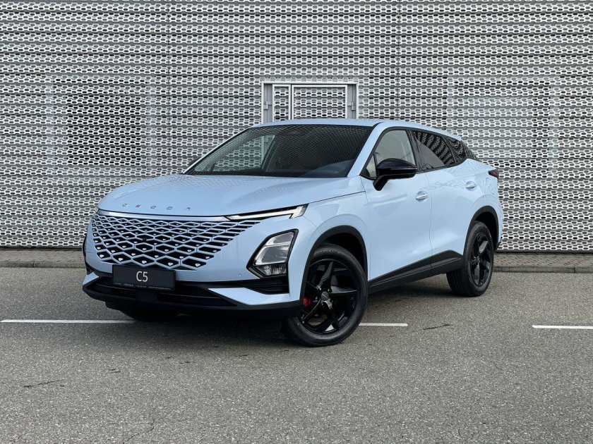 Машина Omoda 2023