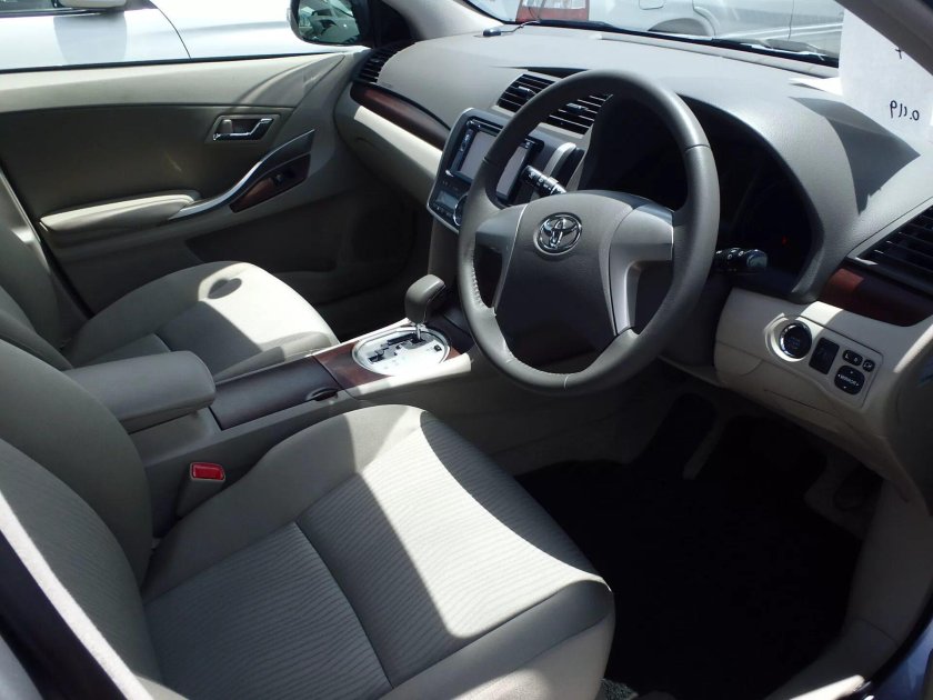 Toyota Premio 2005 салон